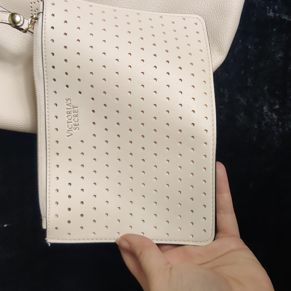 Victoria Secret Handbag. XL - Picture 2 of 4